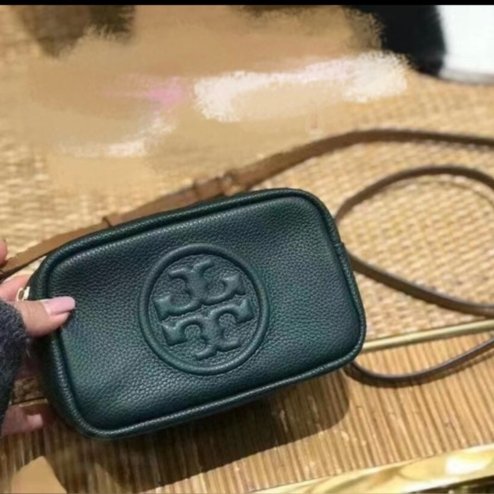 Tory Burch Perry Bombe Crossbody ( GENTLY USED )